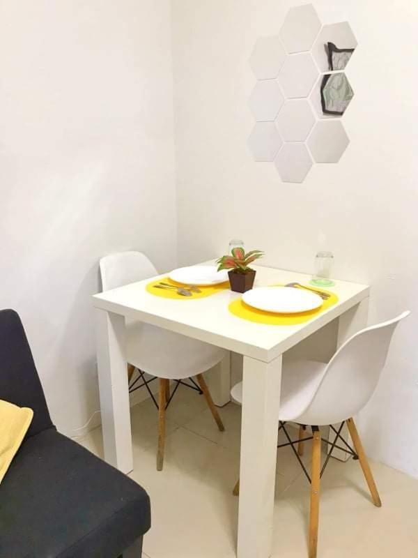 D&G Affordable Staycation Airbnb Ph マカティ エクステリア 写真
